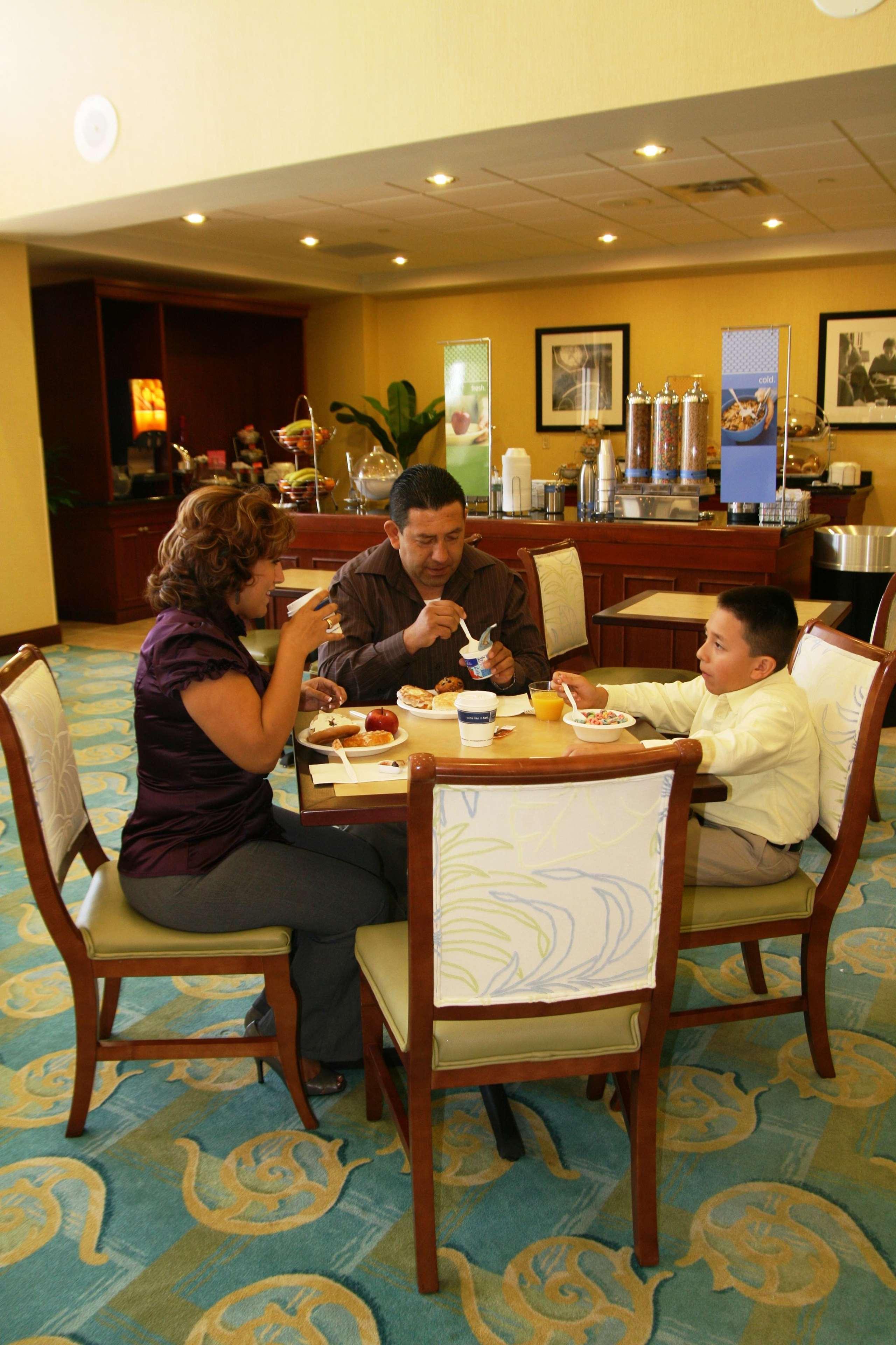 Hampton Inn & Suites Fort Myers-Colonial Boulevard Restaurant bilde