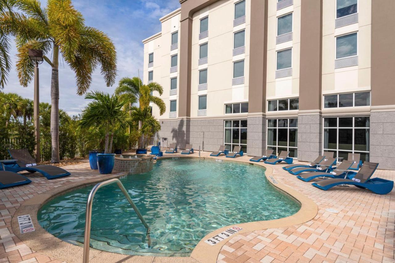 Hampton Inn & Suites Fort Myers-Colonial Boulevard Eksteriør bilde